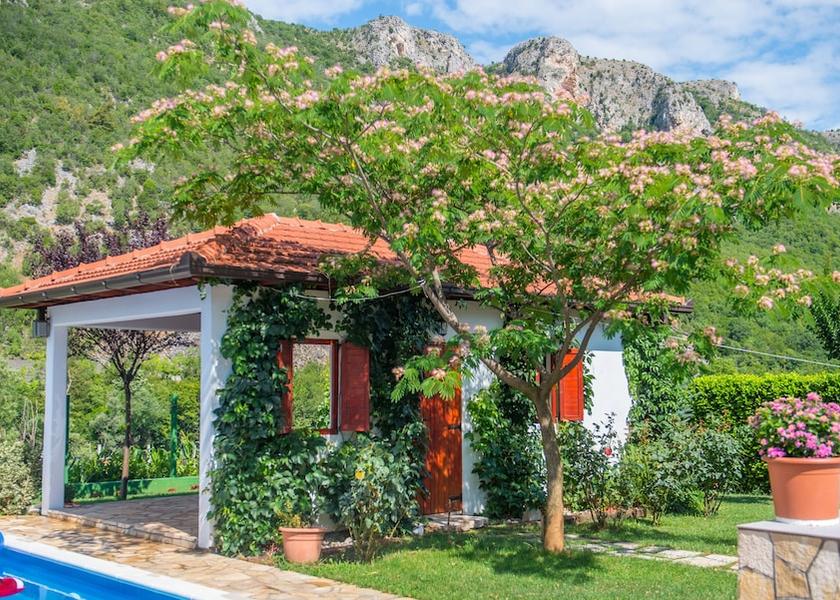 Herzegovina-Neretva Canton Mostar Exterior Detail