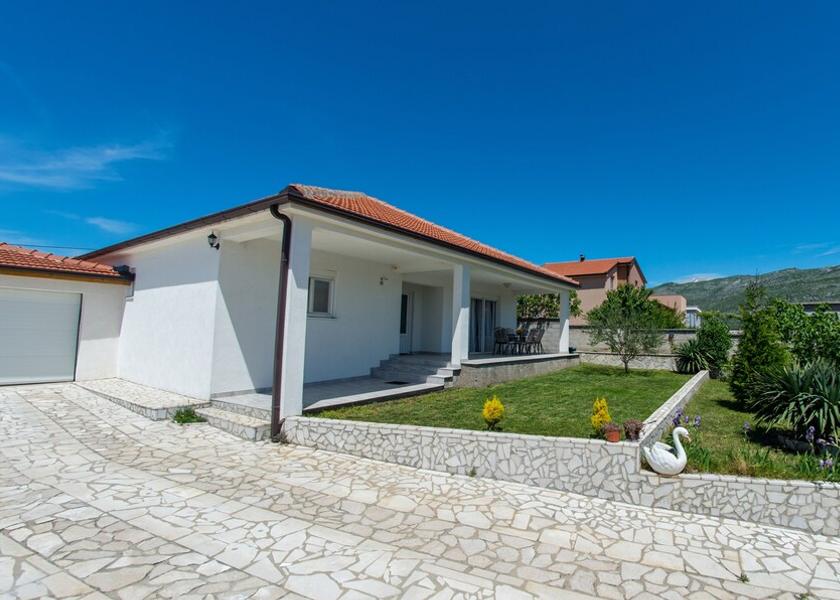 Herzegovina-Neretva Canton Mostar Exterior Detail