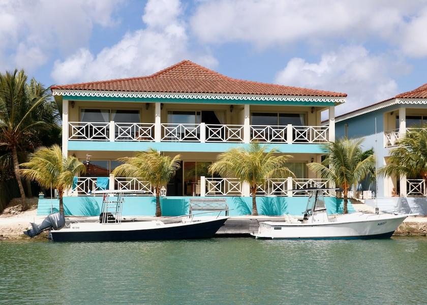  Kralendijk Exterior Detail