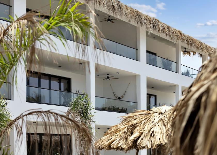  Kralendijk Exterior Detail