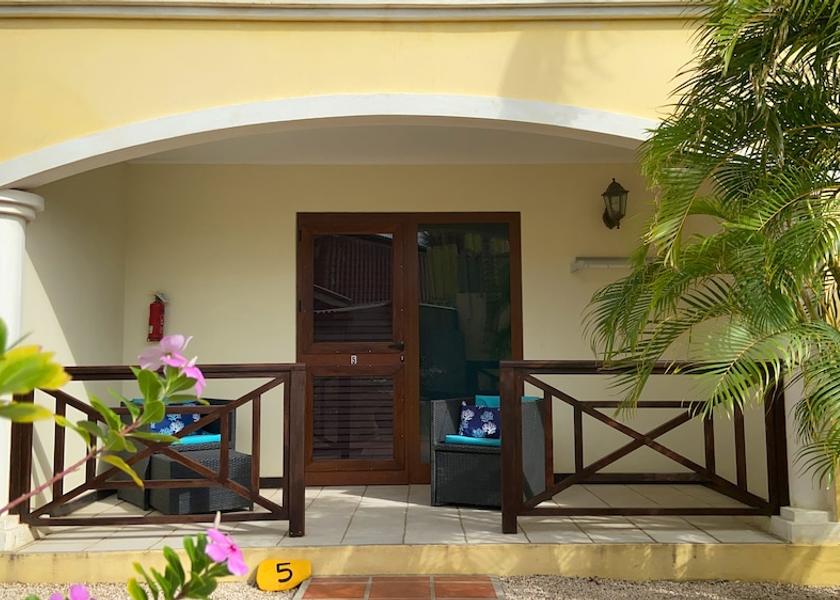  Kralendijk Exterior Detail