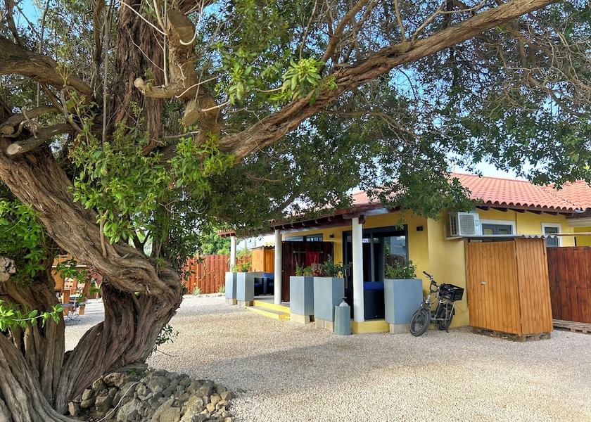  Kralendijk Exterior Detail