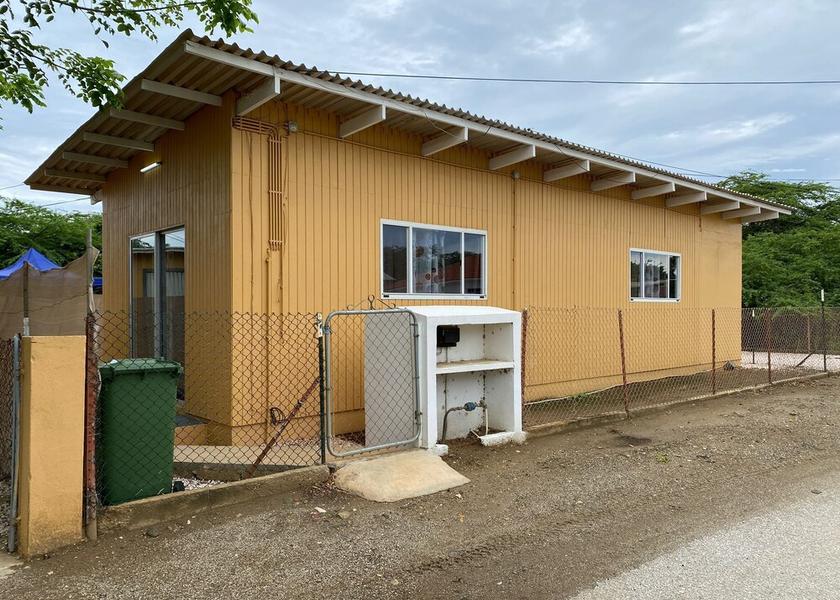  Kralendijk Exterior Detail