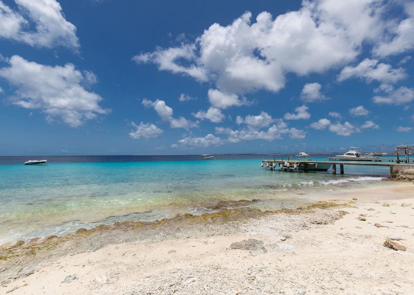  Kralendijk Exterior Detail