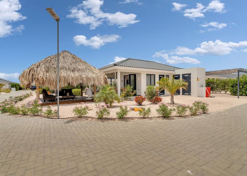  Kralendijk Exterior Detail