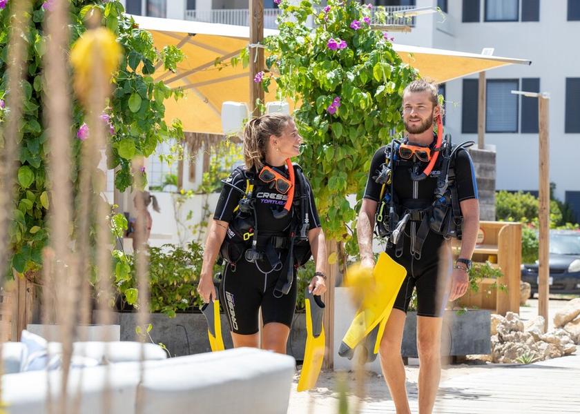  Kralendijk Exterior Detail