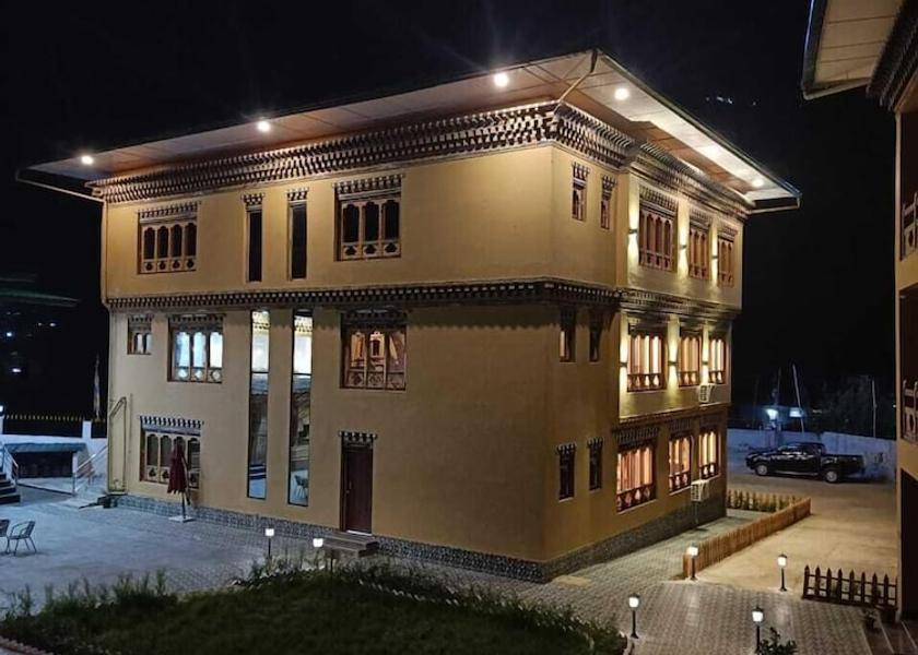  Paro Exterior Detail