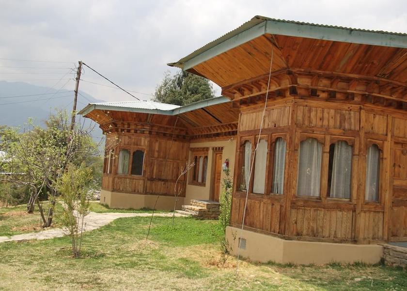 Paro Paro Front of property