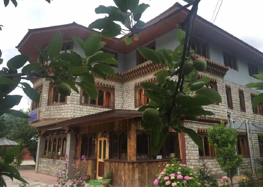  Paro Facade