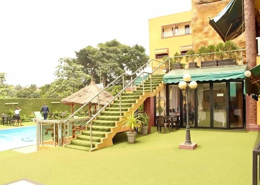  Abidjan Exterior Detail