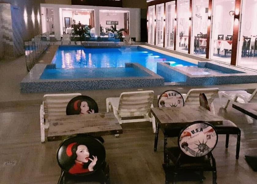  Abidjan Exterior Detail