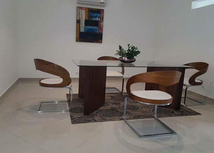  Abidjan In-Room Dining