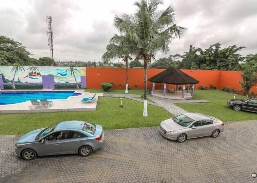  Abidjan Exterior Detail