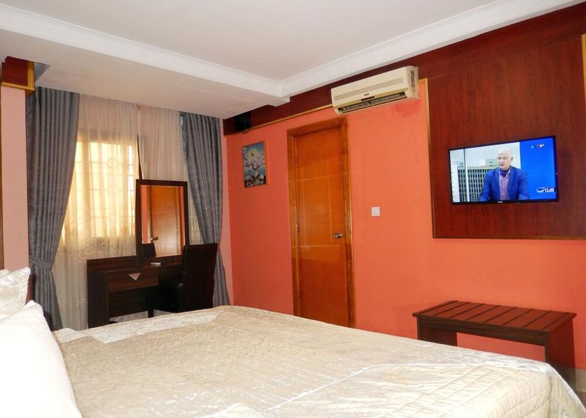  Douala Room