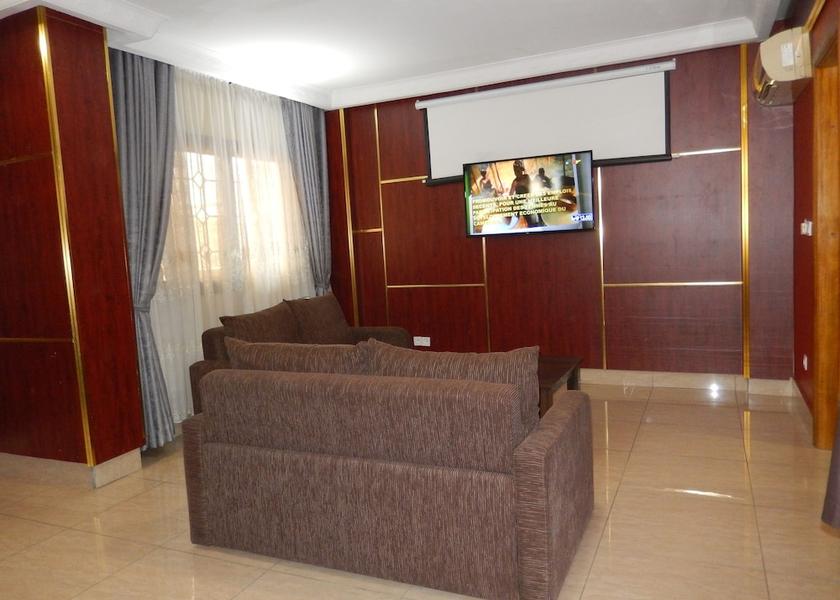  Douala Room