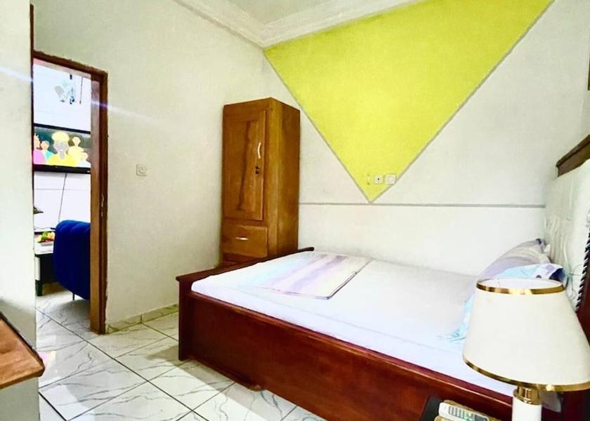  Douala Room