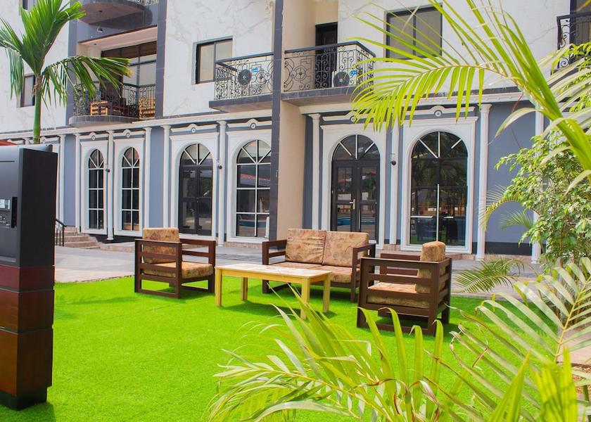  Limbe Exterior Detail