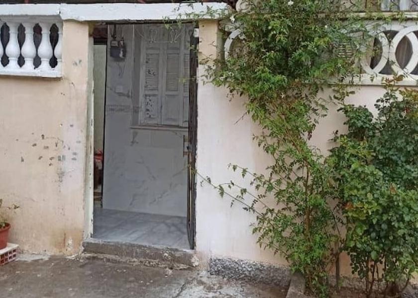  Setif Exterior Detail