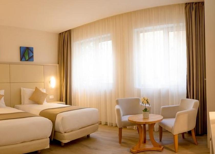  Algiers Room