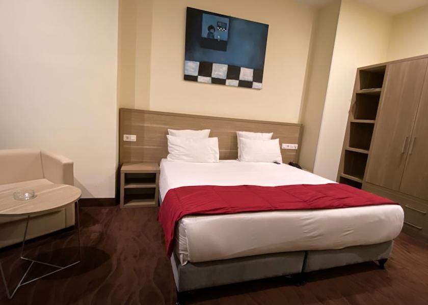  Algiers Room