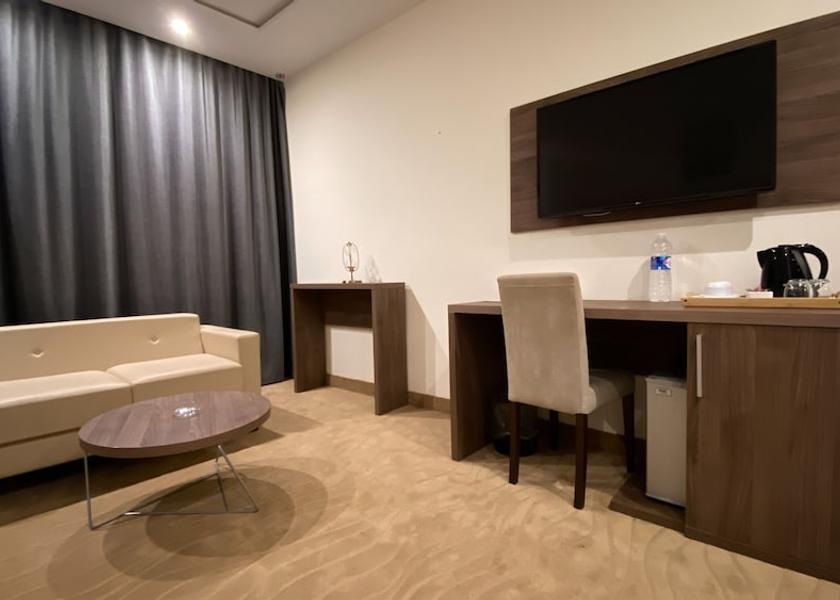  Algiers Room
