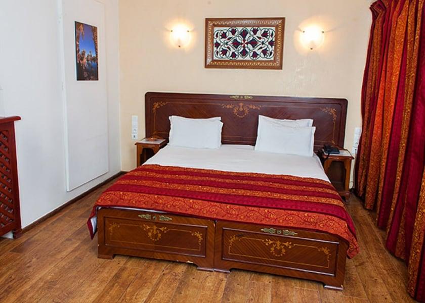  Algiers Room