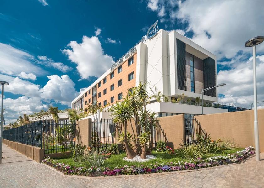  Algiers Exterior