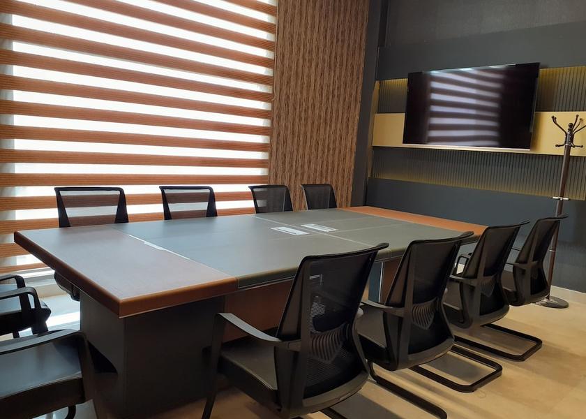  Oran Meeting Room
