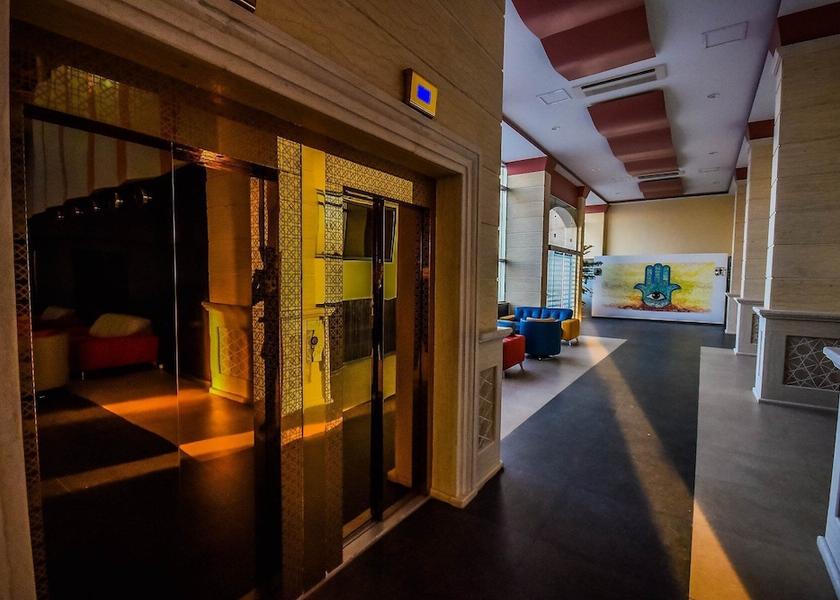  Oran Interior Entrance