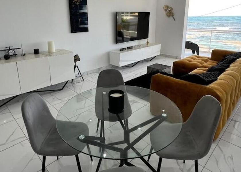  Le Moule Interior Entrance