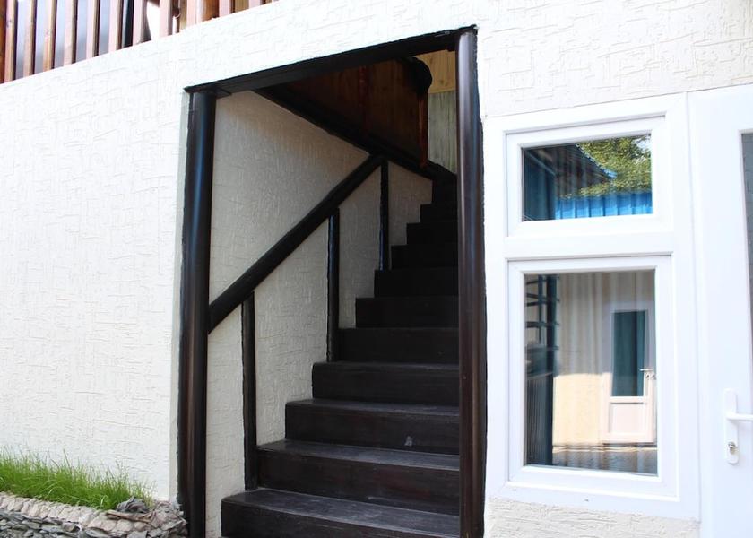  Osh Exterior Detail