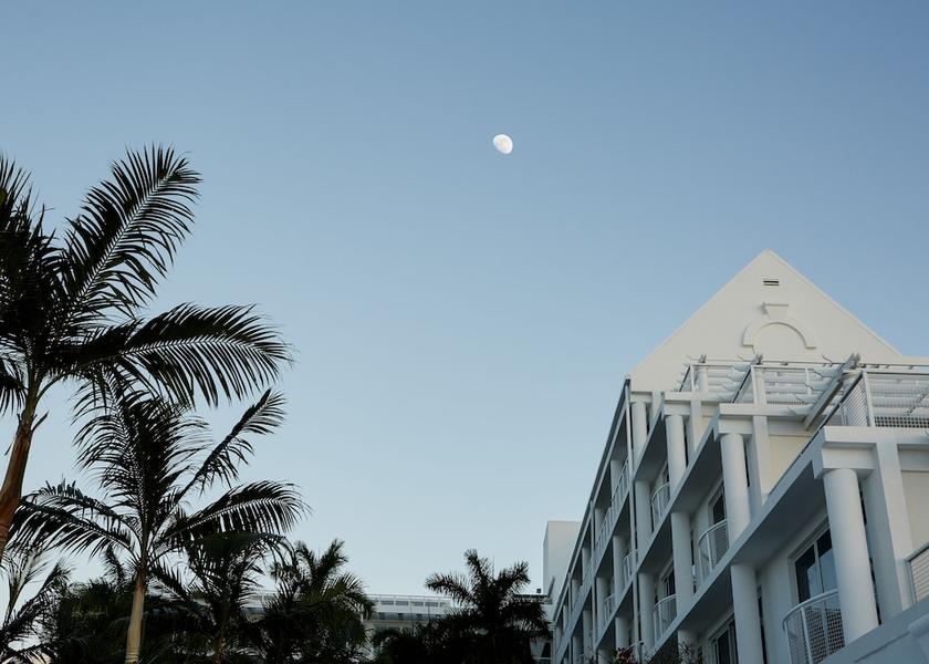  Seven Mile Beach Exterior Detail