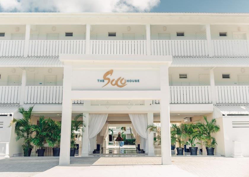  Gros Islet Facade