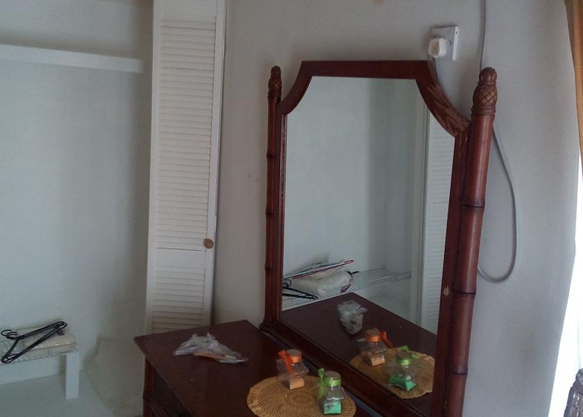  Gros Islet Interior Entrance