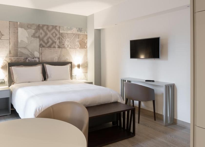  Luxembourg City Room
