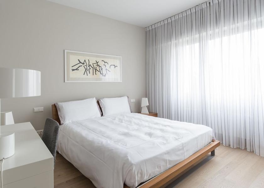  Luxembourg City Room