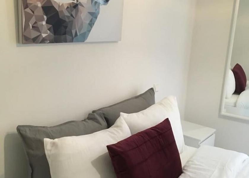  Luxembourg City Room