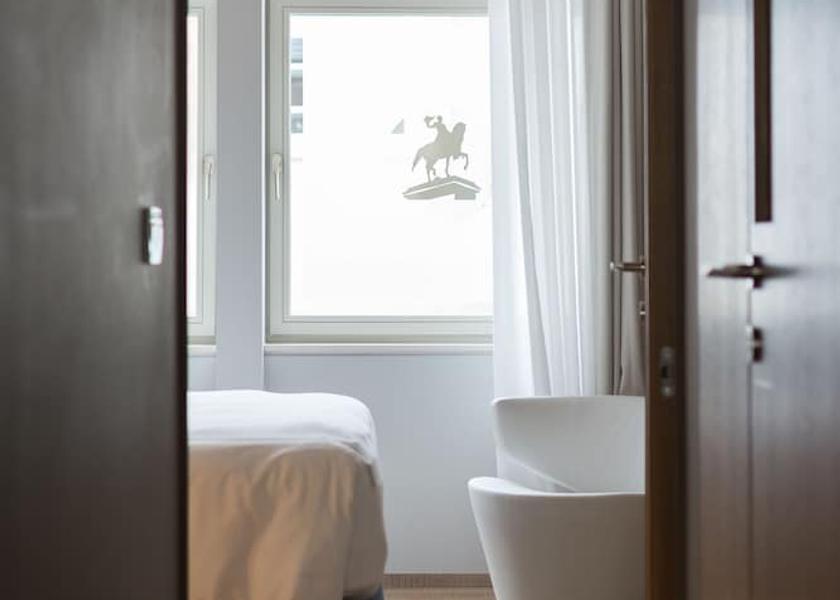  Luxembourg City Room