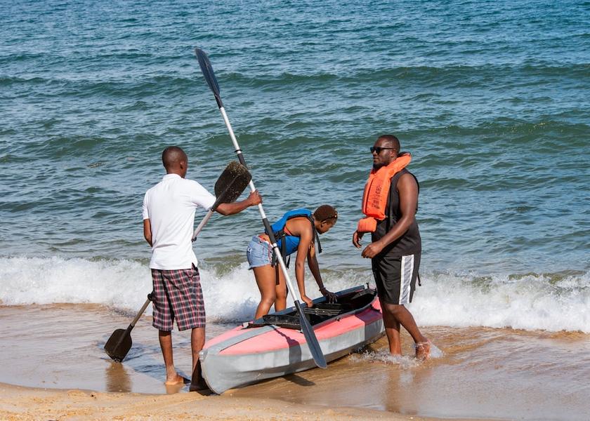  Chintheche Kayaking