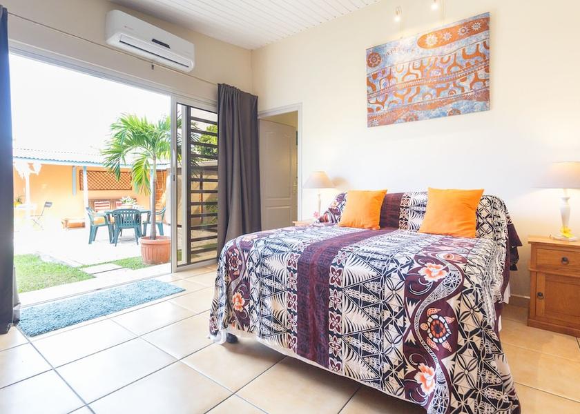  Arue Interior Entrance