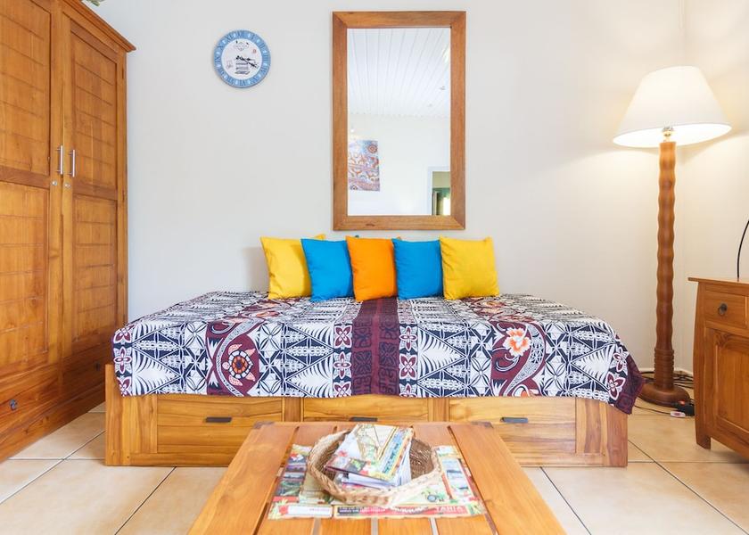  Arue Interior Entrance