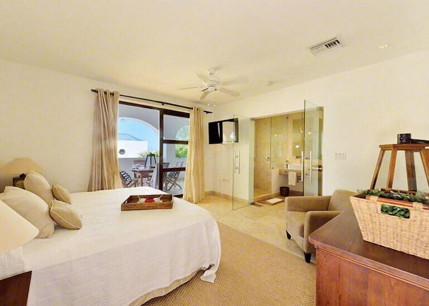  Lowlands Room