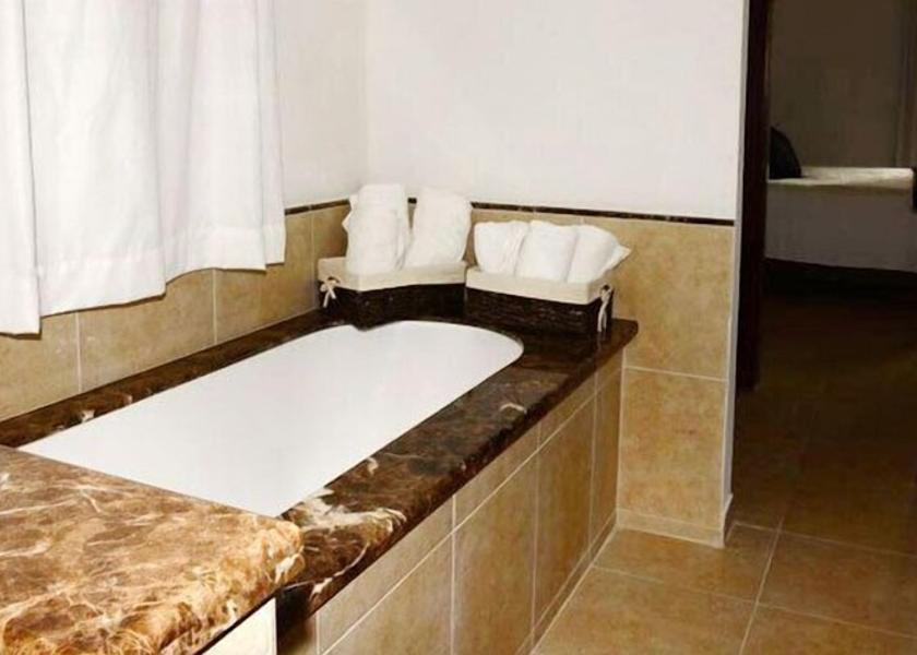  Lowlands Room