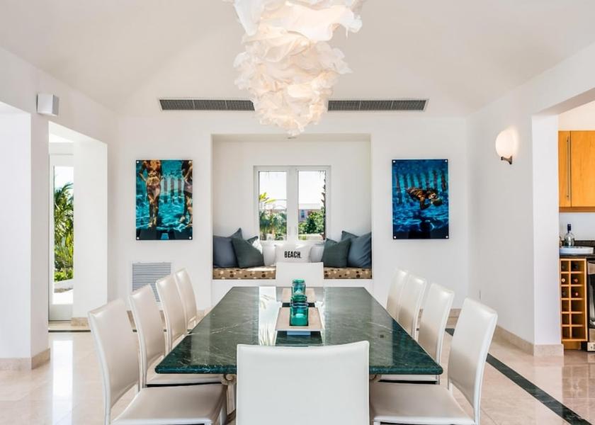  Providenciales Interior Entrance