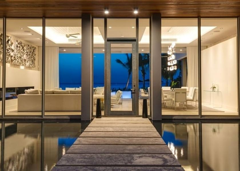  Providenciales Entrance