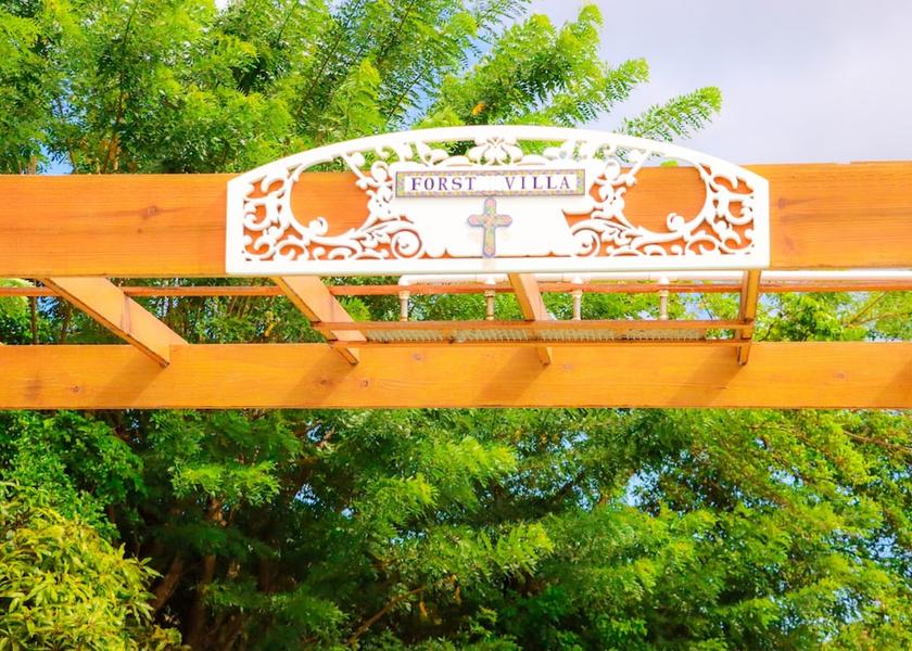  Kingstown Exterior Detail