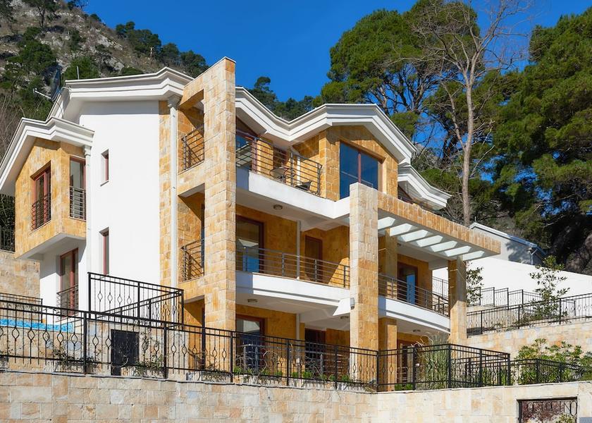  Kotor Exterior Detail