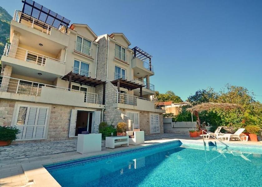  Kotor Exterior Detail