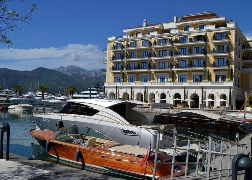  Tivat Exterior Detail