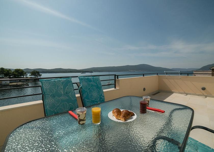  Tivat Exterior Detail